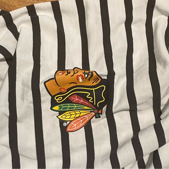 LULULEMON LADIES CHICAGO BLACKHAWKS ALL YOURS COTTON LONG-SLEEVE SHIRT - Picture 2 of 5